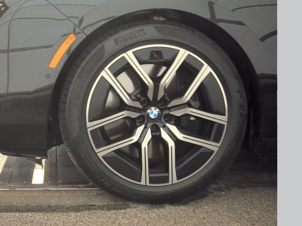 Used 2025 Black BMW 740i xDrive image 9