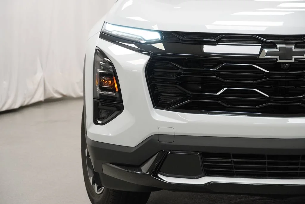 New 2027 Polar White Tricoat Chevrolet RS image 34