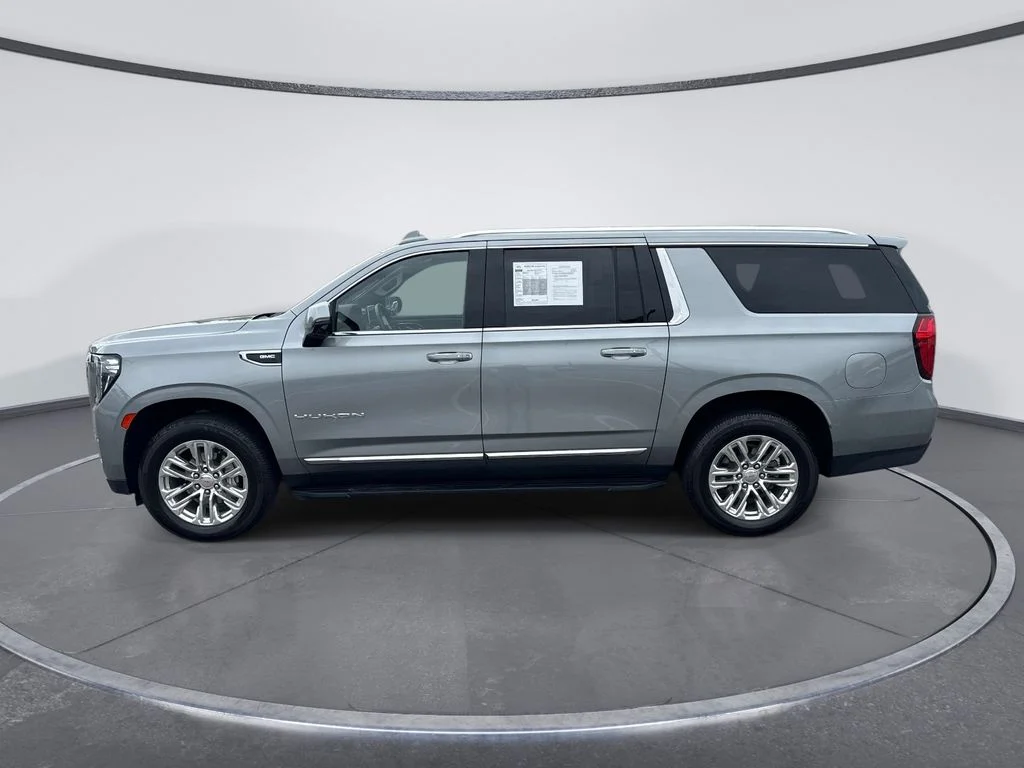 Used 2023 Silver GMC SLT image 4
