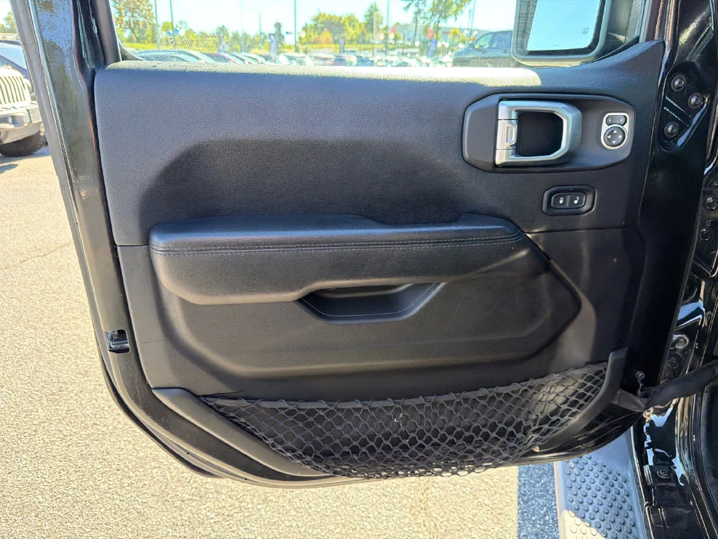 Used 2020 Black Jeep Unlimited Sahara Altitude image 10
