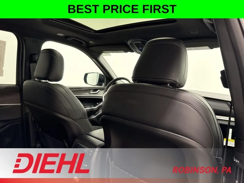 New 2026 Velvet Red Pearl-Coat Exterior Paint Jeep Laredo image 14