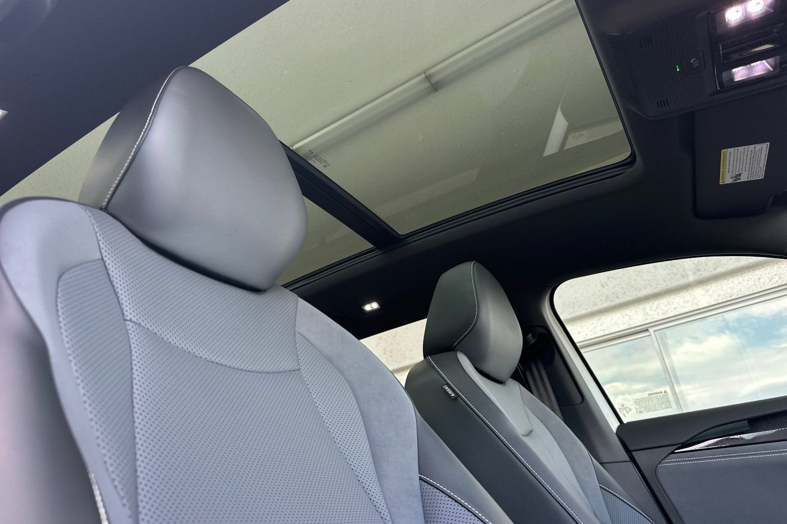 New 2026  Volkswagen 2.0T SE R-Line Black image 17