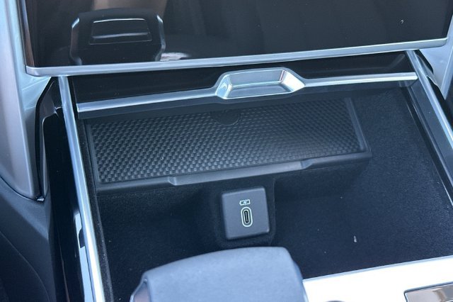 New 2027 Santorini Black Land Rover SE image 20