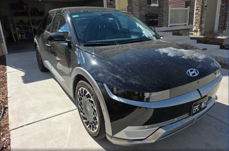 Used 2024 Abyss Black Hyundai Limited image 3