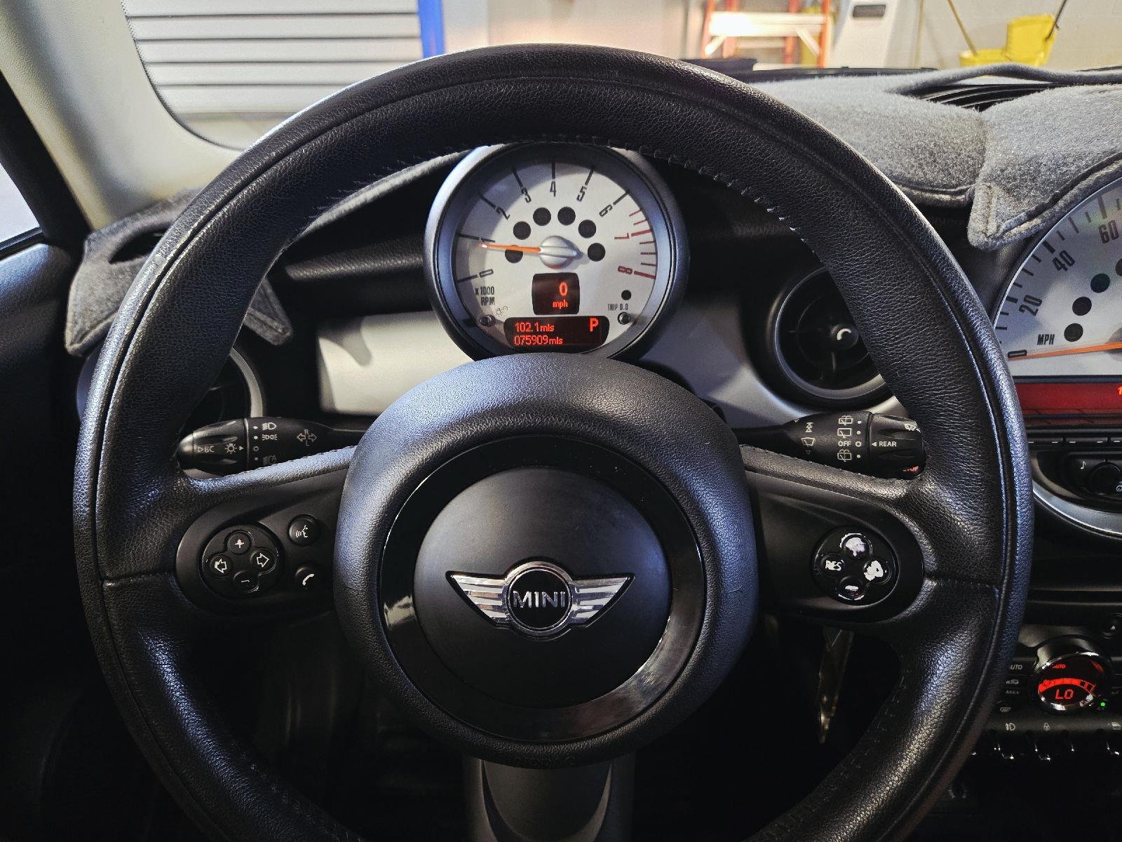 Used 2013 Reef Blue Metallic MINI CLUBVAN image 28
