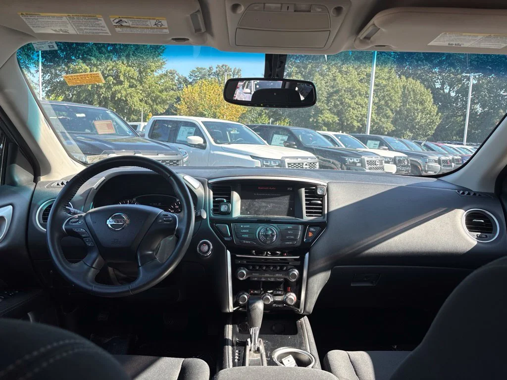 Used 2017 Gray Nissan SV image 9