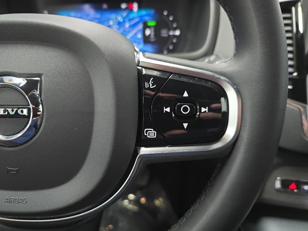 Used 2023 White Volvo Ultimate image 22