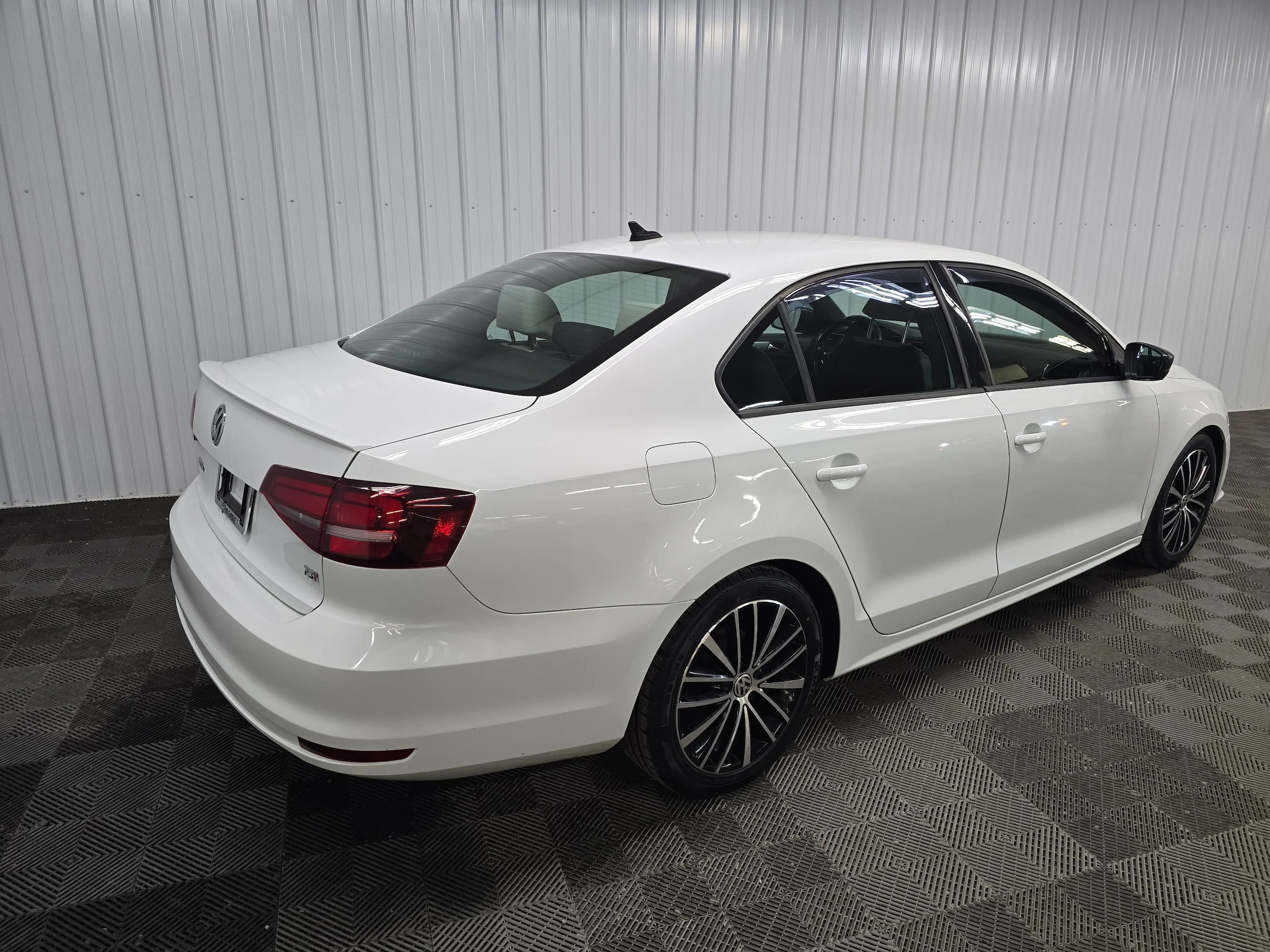 Used 2016 Pure White Volkswagen 1.8T Sport Manual image 10