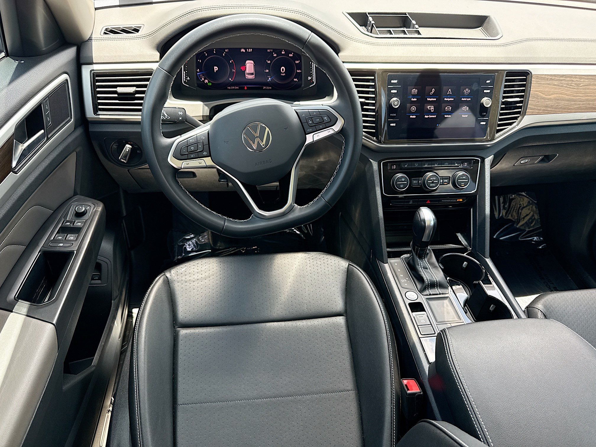 Used 2023 Deep Black Pearl Volkswagen 3.6L V6 SE w/Technology image 17