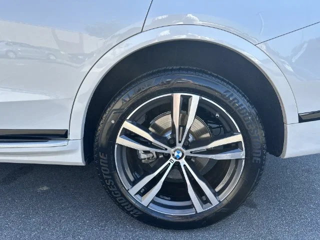 Used 2022 White BMW xDrive40i image 10