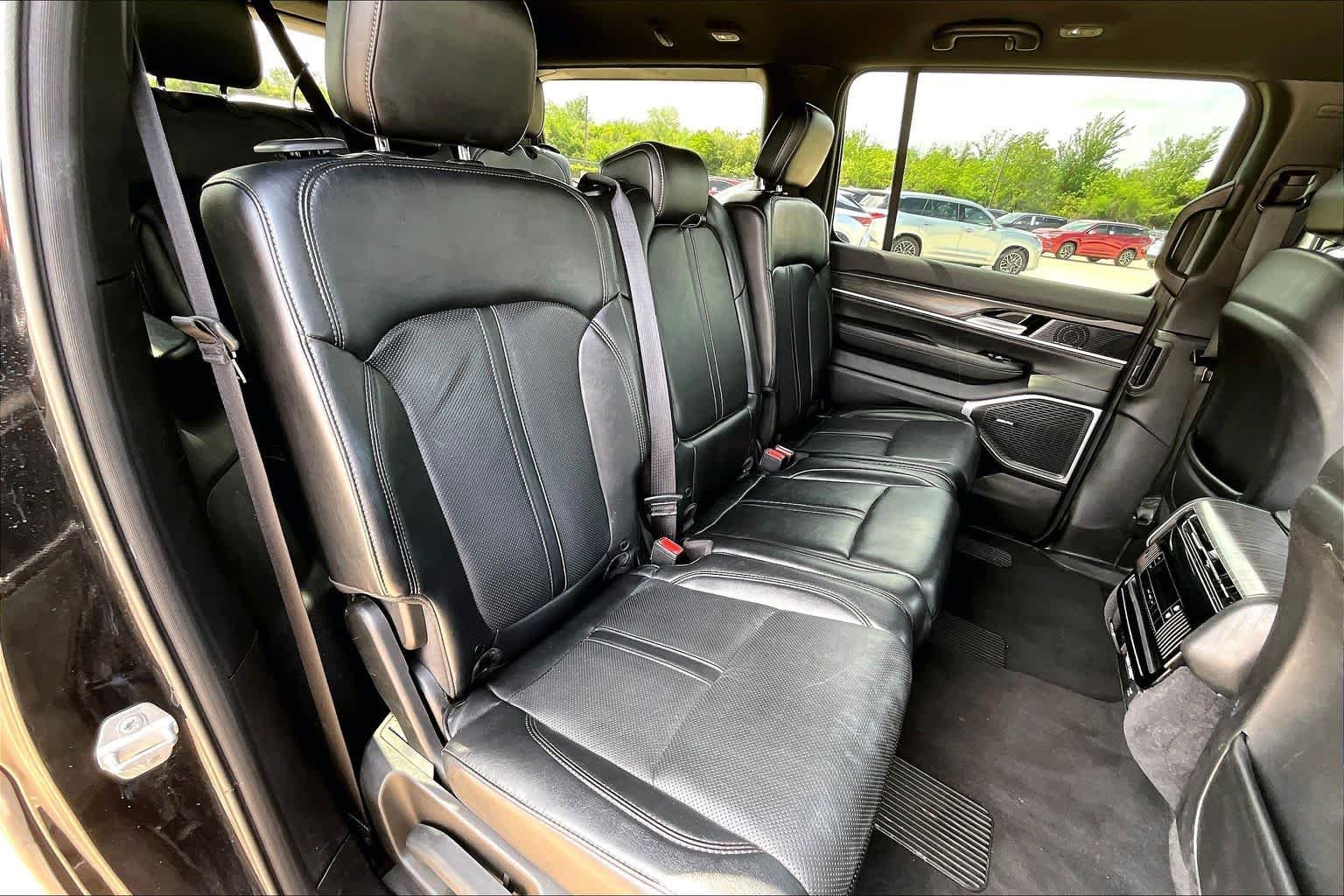 Used 2023 Diamond Black Crystal Pearlcoat Jeep Series II image 20
