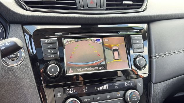Used 2018 Orange Nissan SL image 18