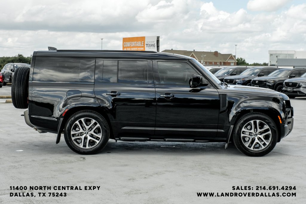 Used 2025 Black Land Rover X-Dynamic SE image 7