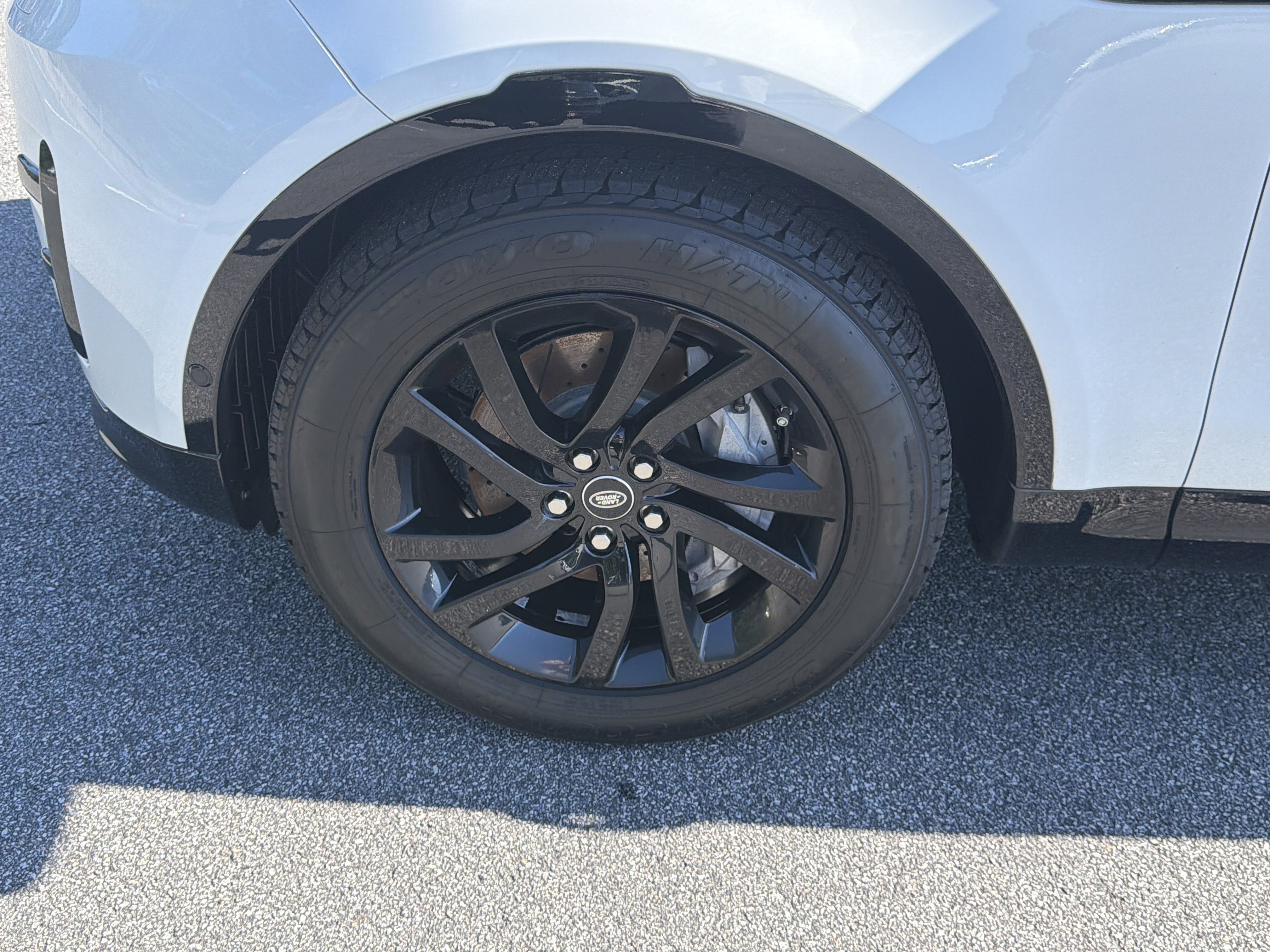 Used 2020 Fuji White Land Rover Landmark Edition image 13