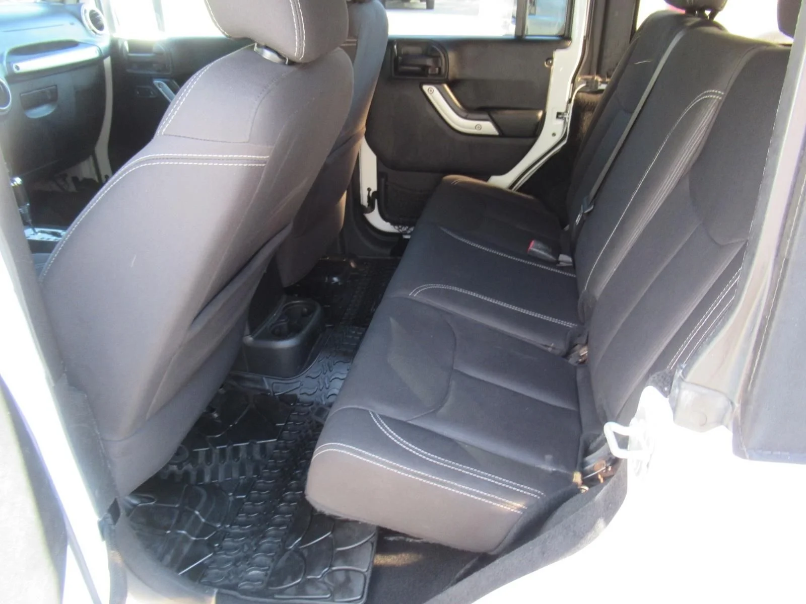 Used 2017 White Jeep Unlimited Sahara image 32