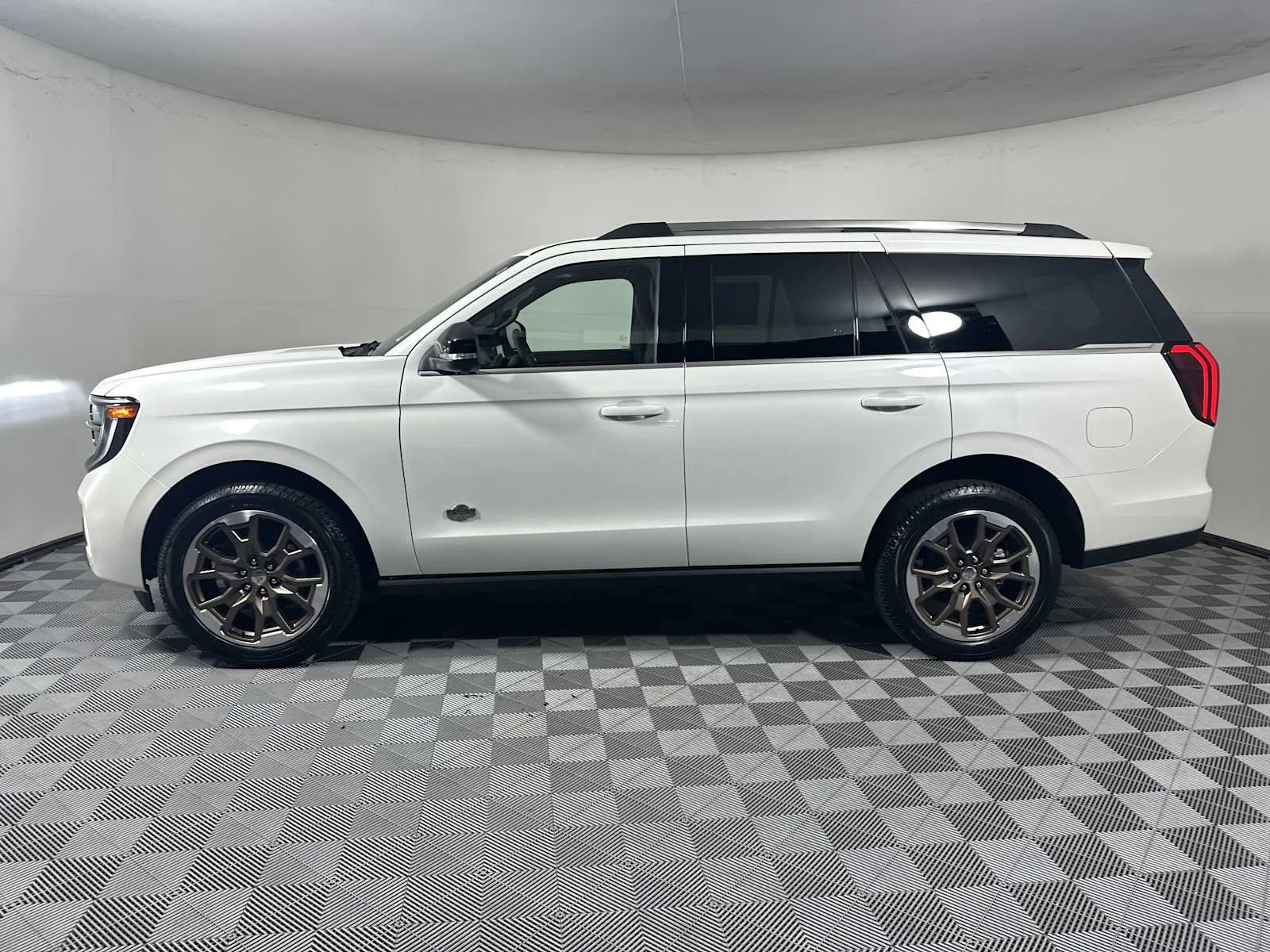 New 2027 Star White Metallic Tri-Coat Ford King Ranch image 4
