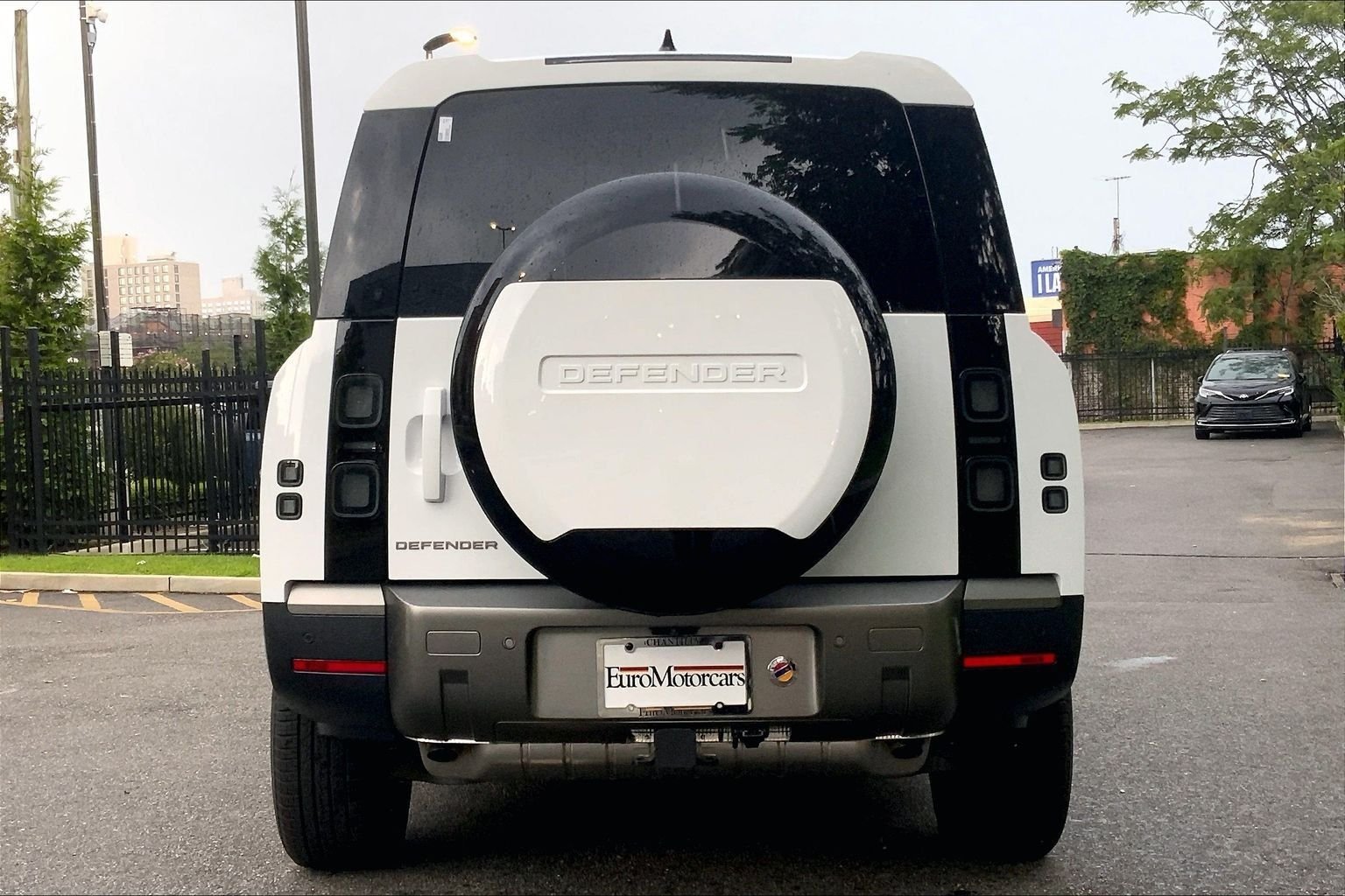 New 2026 Fuji White Land Rover S image 4