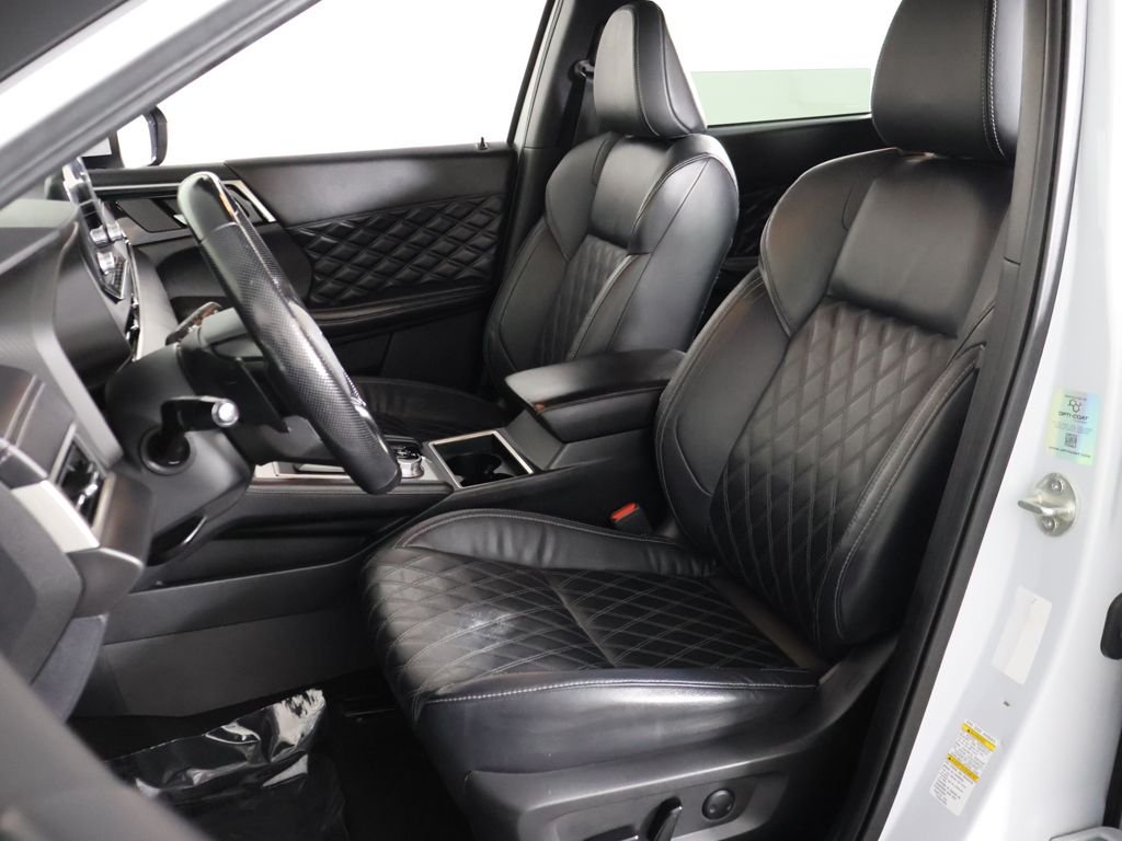Used 2022 White Mitsubishi SEL image 31