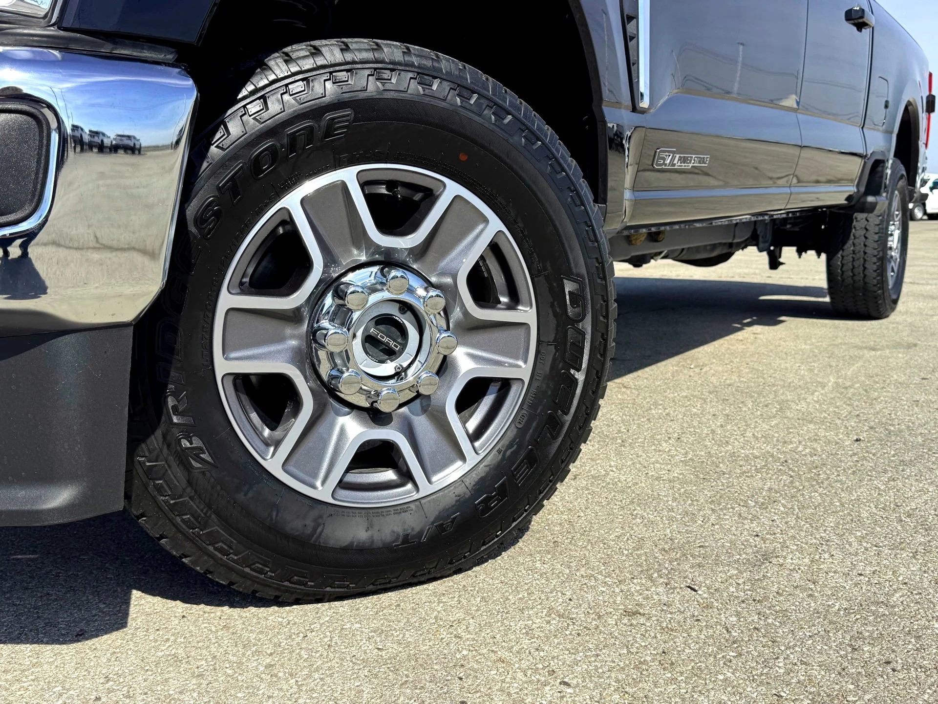 Used 2024  Ford Lariat image 2