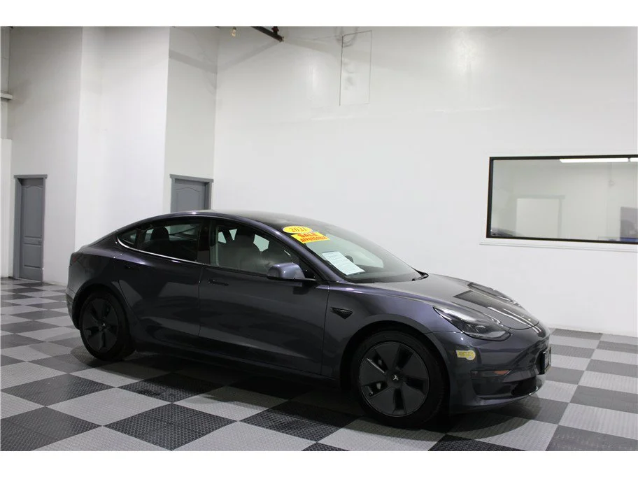 2021 Tesla Model 3 Standard Range Plus's photo