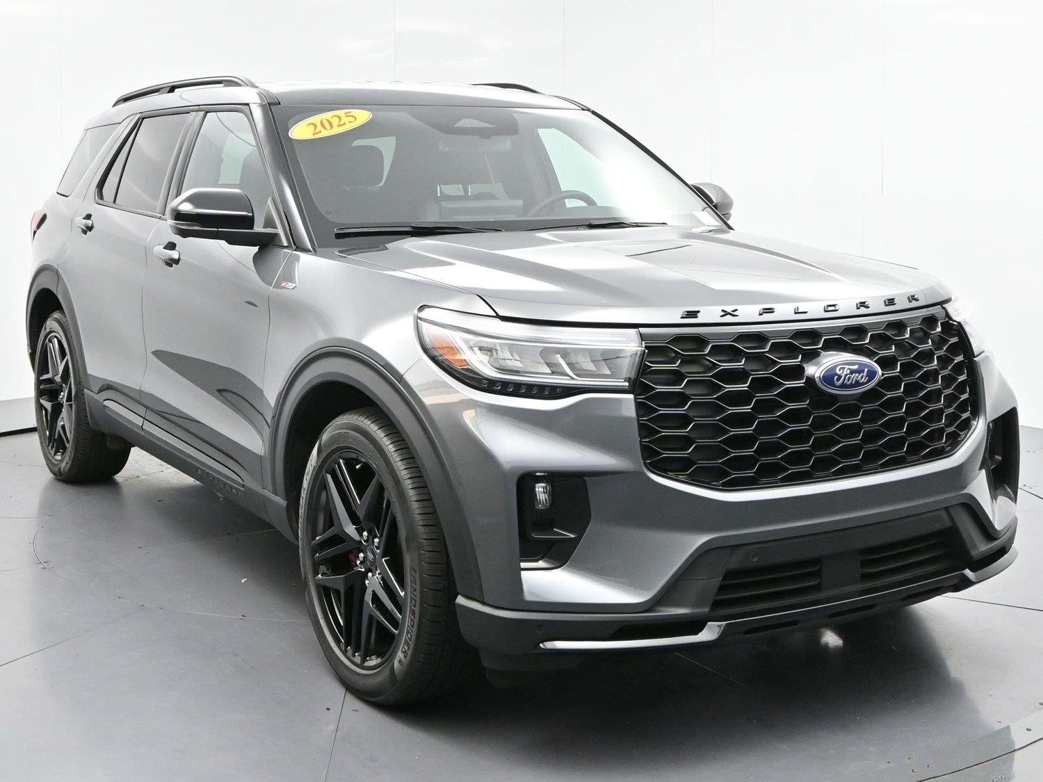 Used 2025 Carbonized Gray Ford ST-Line image 2