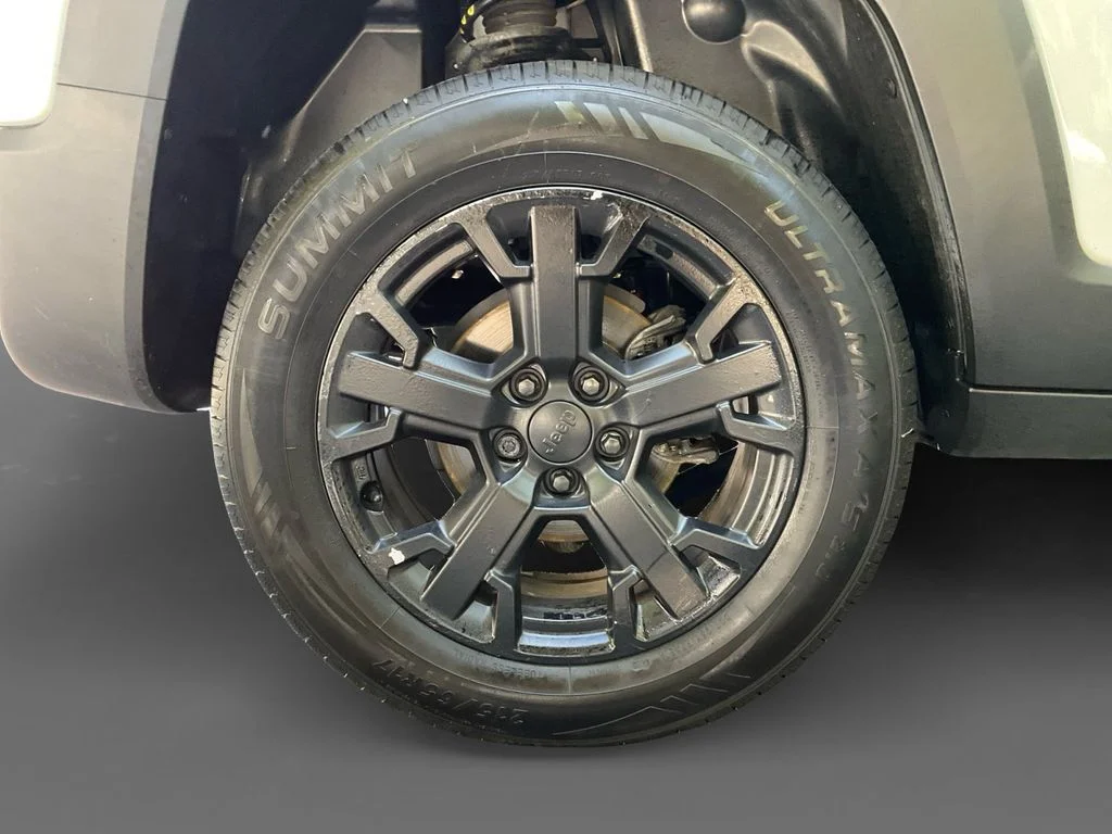 Used 2023 White Jeep Trailhawk image 10