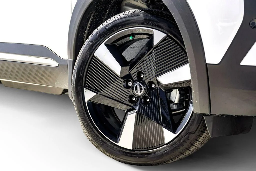 New 2026 White Nissan SR image 2