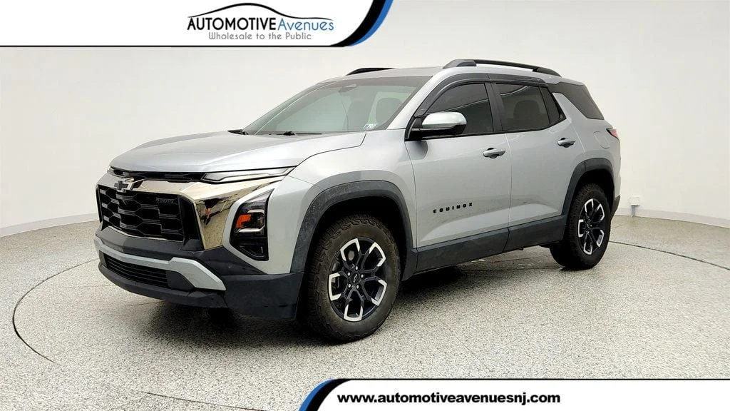 Used 2025 Sterling Gray Metallic Chevrolet AWD 4dr ACTIV w/KDZ, Pano Roof, Surround Vision & Cooled Seats image 1