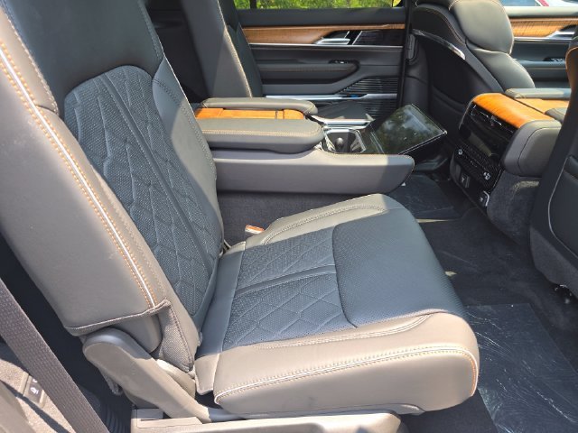 New 2026 Silver-Zynith Exterior Paint Jeep Summit Reserve image 42