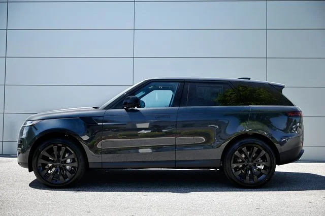 New 2026 Carpathian Grey Land Rover SE image 3