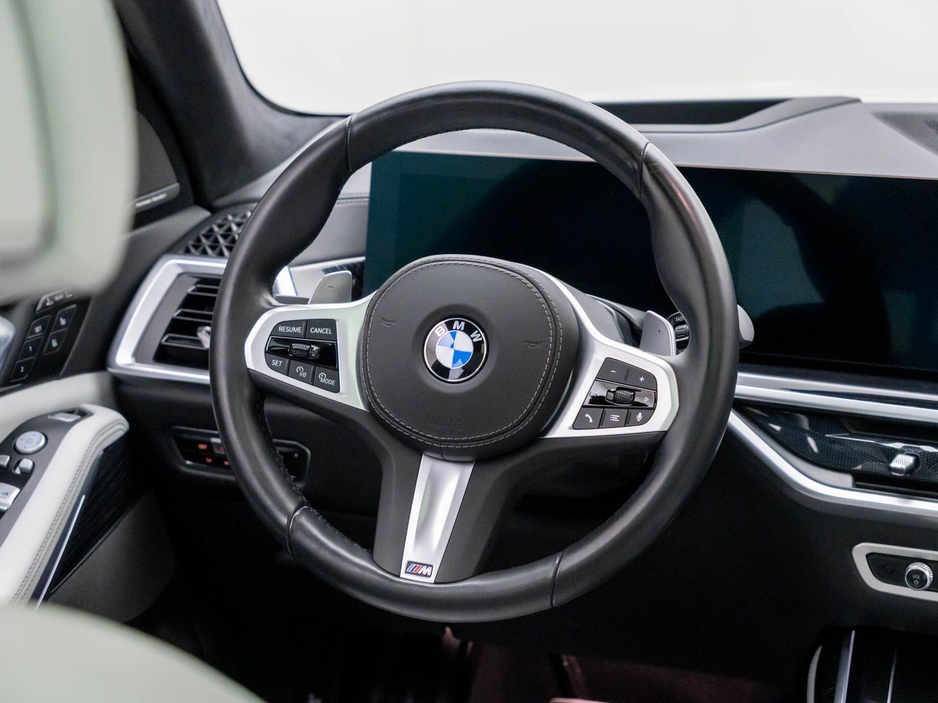 Used 2023 Mineral White Metallic BMW xDrive40i image 10