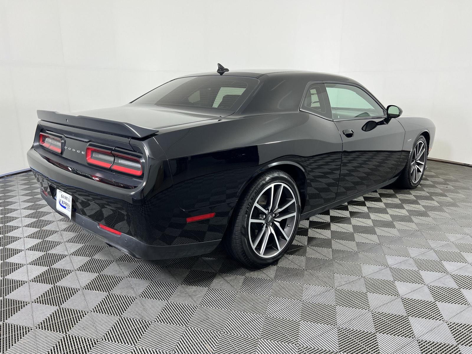 Used 2023 Pitch Black Clearcoat Dodge R/T image 24