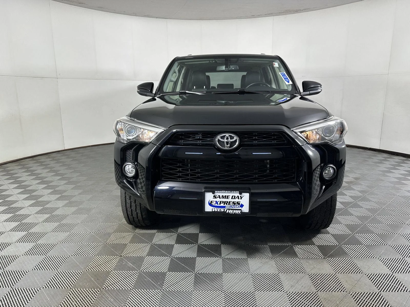Used 2018 Midnight Black Metallic Toyota SR5 Premium image 7