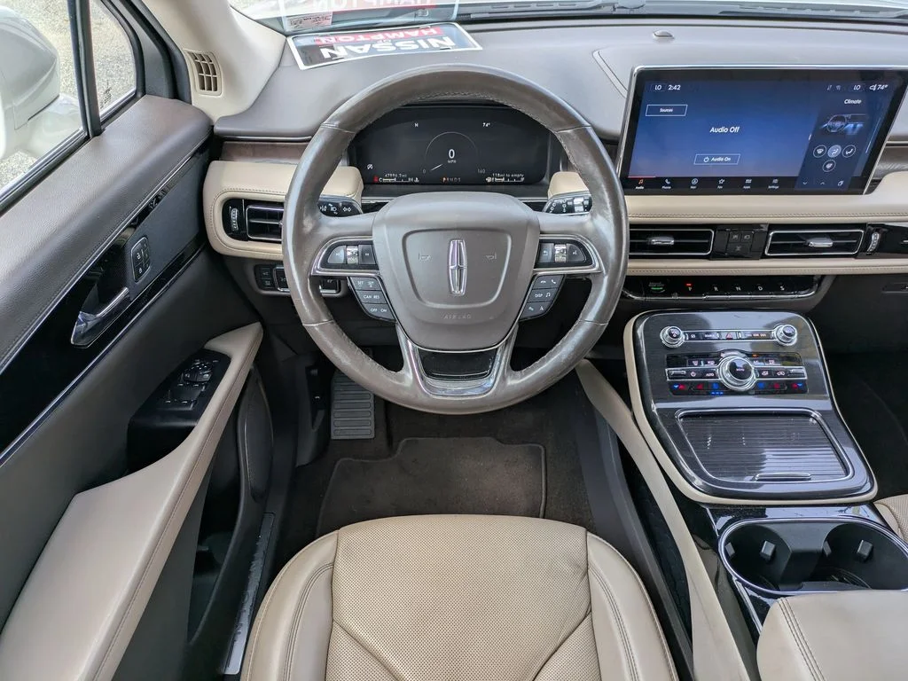 Used 2022 Ceramic Pearl Metallic Tinted Clearcoat Lincoln Reserve image 17