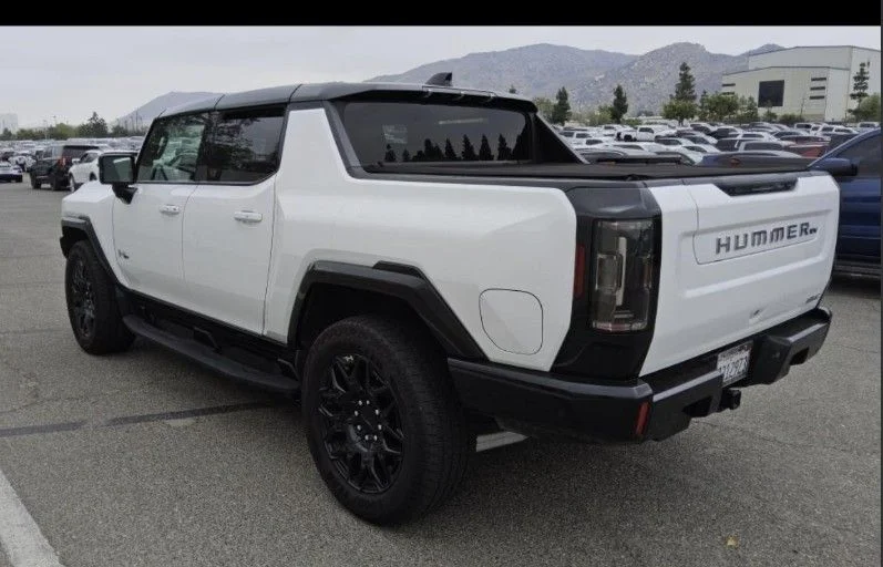 Used 2024 White GMC 2X image 2