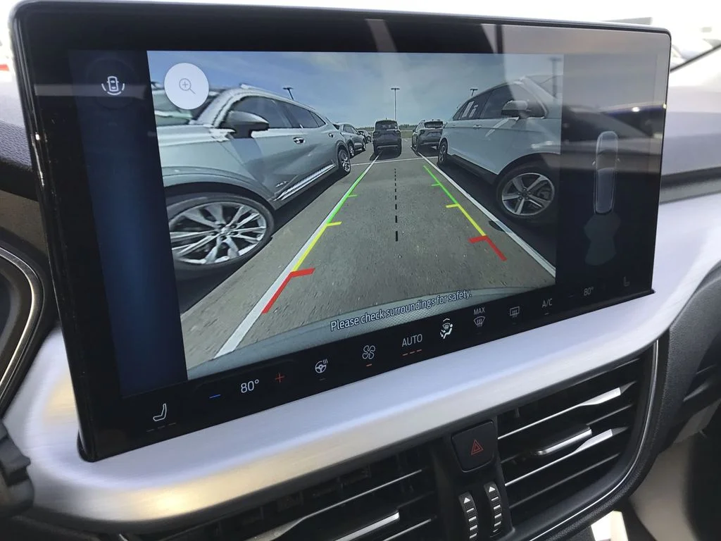 Used 2025  Ford Platinum image 17