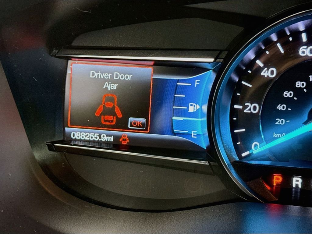Used 2018 White Platinum Metallic Tri-Coat Ford Limited image 18