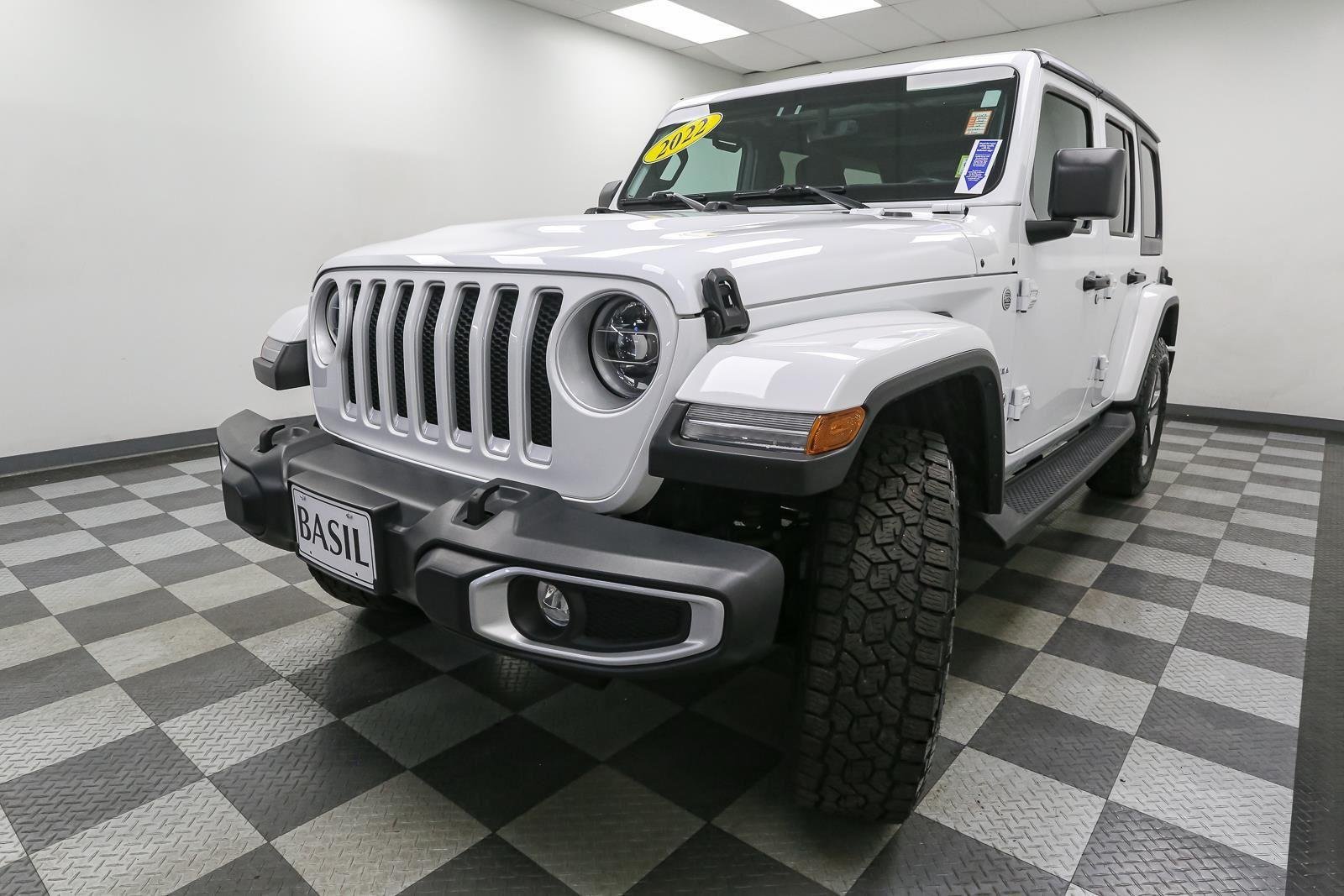 Used 2022 Bright White Clearcoat Jeep Unlimited Sahara image 4