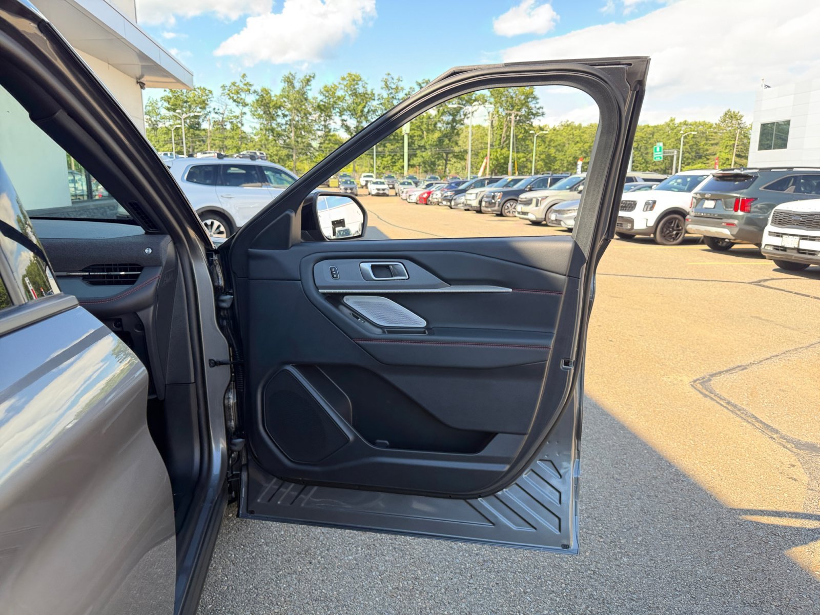 2025 Ford Explorer ST - Photo 33