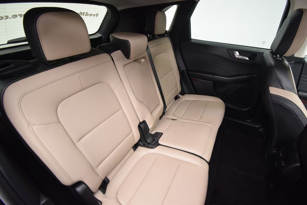 Used 2022 Black Metallic Ford SEL image 23