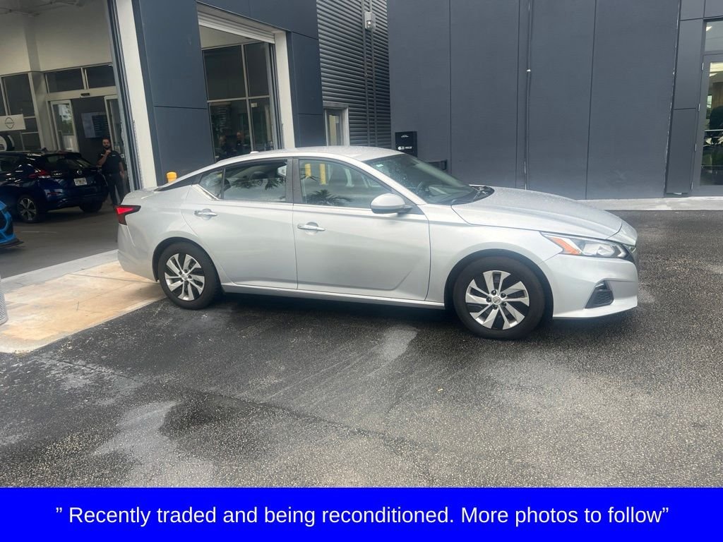 Used 2020 Silver Nissan 2.5 S image 1
