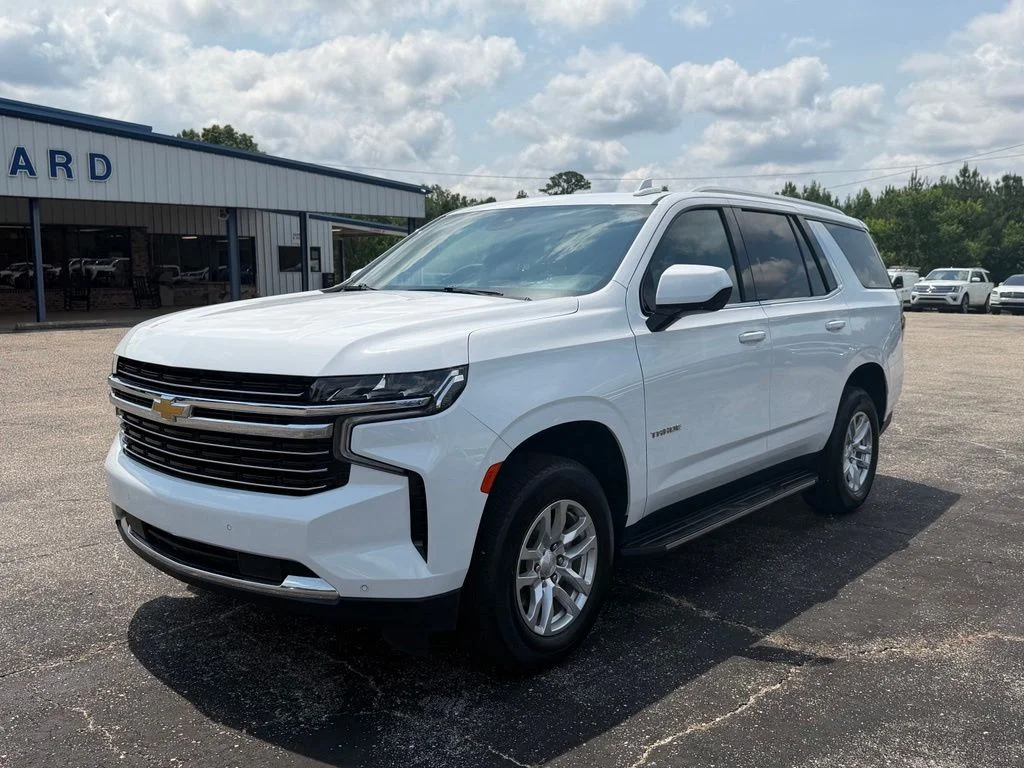 Used 2024 Summit White Chevrolet LT image 24