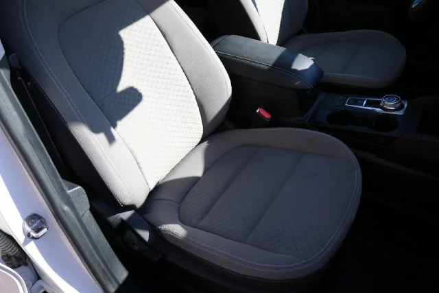 Used 2022 White Metallic Ford SE image 46