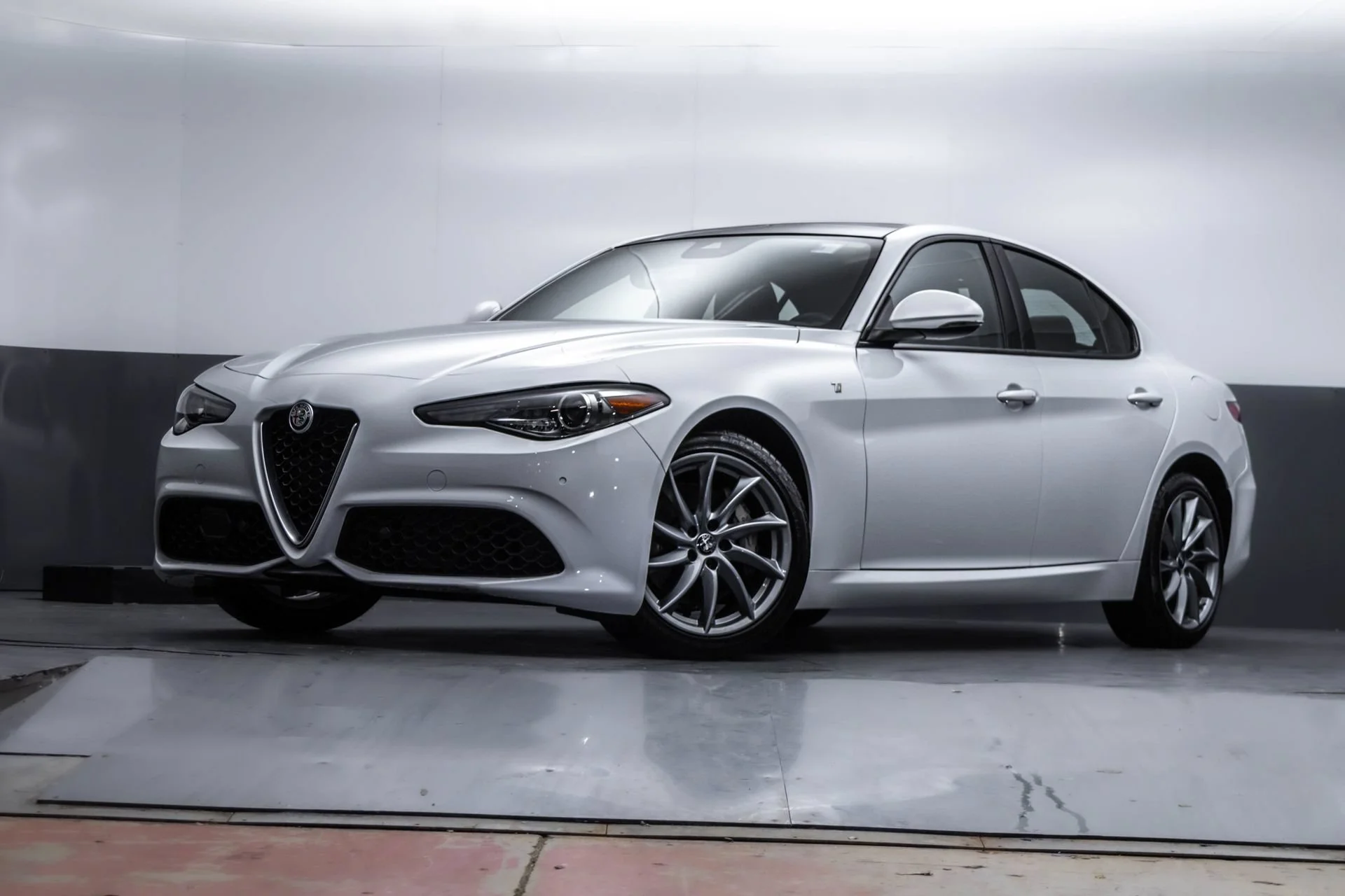 Used 2022 White Alfa Romeo Ti image 2