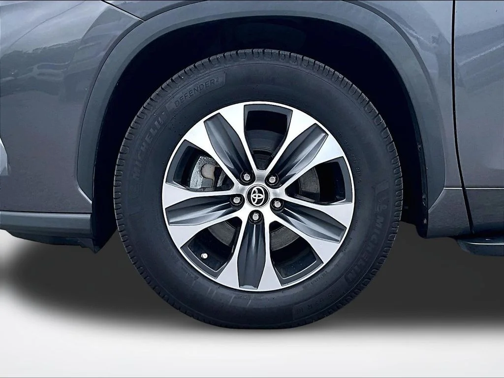 Used 2022 Gray Toyota XLE image 10