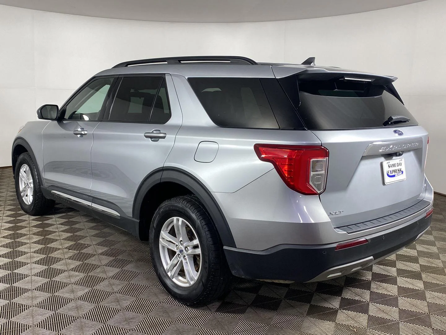 Used 2023 Silver Metallic Ford XLT image 26