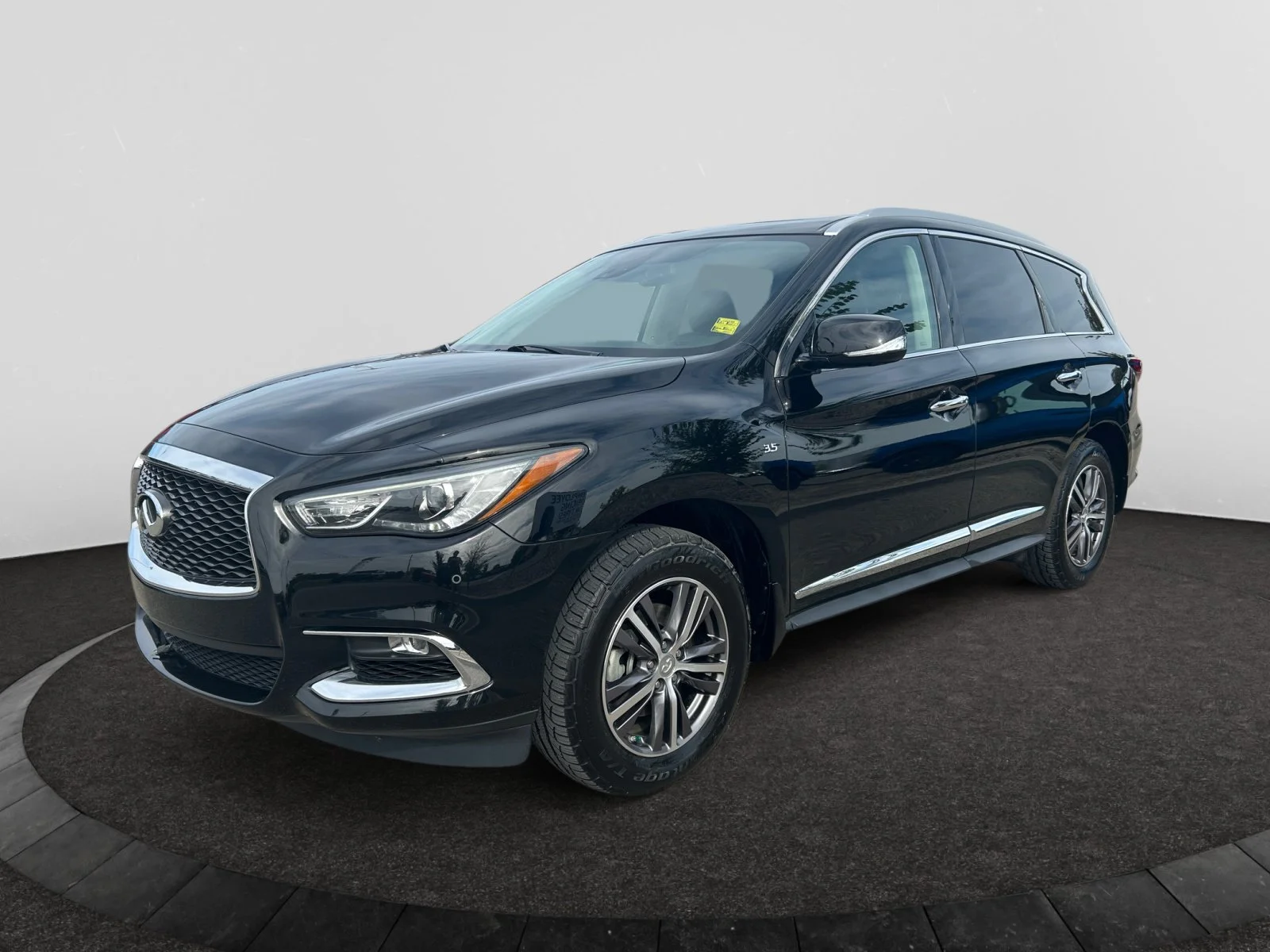 Used 2019 BLACK INFINITI PURE AWD image 1