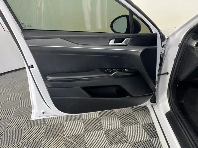 Used 2023 White Kia GT-Line image 15