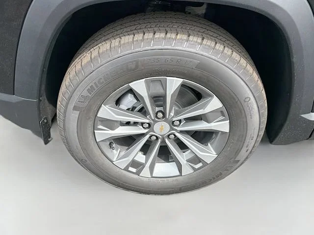 2027 Chevrolet Equinox LT - Photo 43