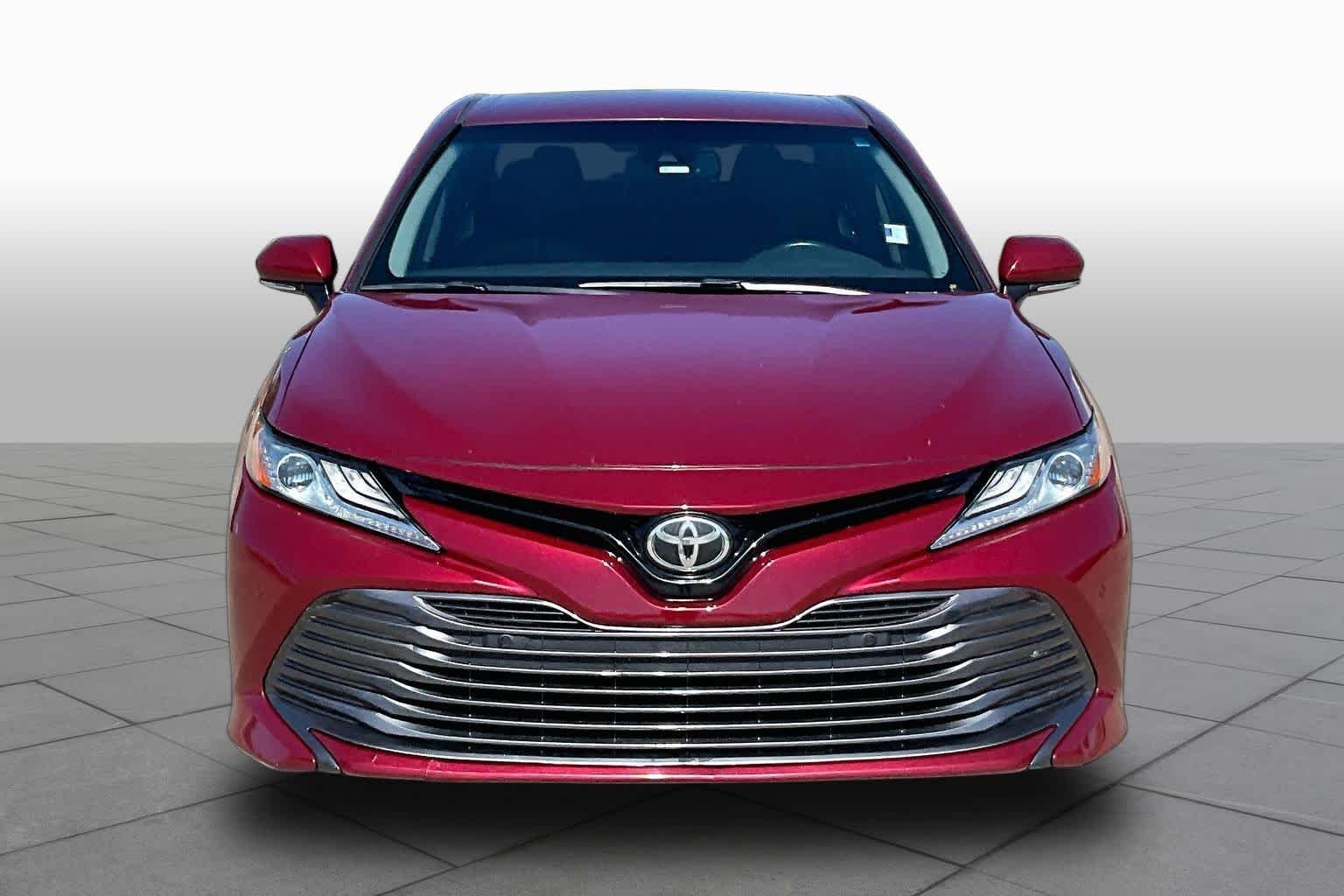 Used 2018 Ruby Flare Pearl Toyota XLE image 3